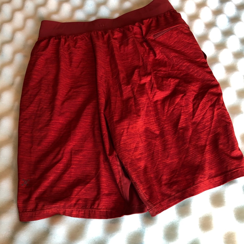 Men’s workout shorts w liner 9”